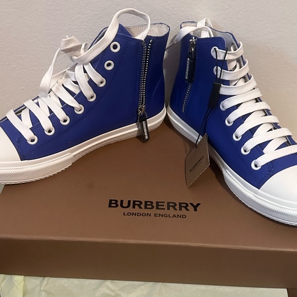 NWT Burberry Sneakers size 35 - Picture 3 of 4